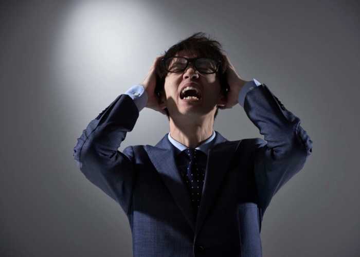 情緒低落憂郁，易暴躁生氣，難以入眠